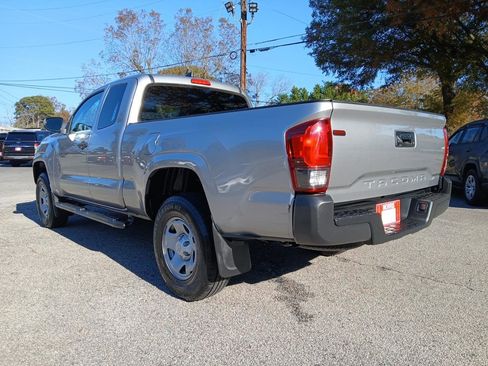 Used 2020 Toyota Tacoma SR image 9