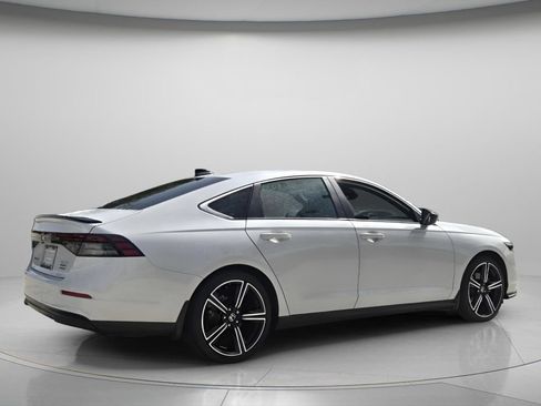 Used 2024 Honda Accord Sport image 7