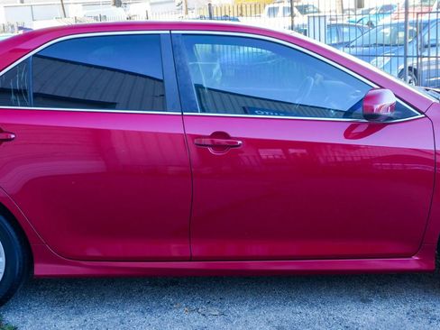 Used 2014 Toyota Camry SE image 8