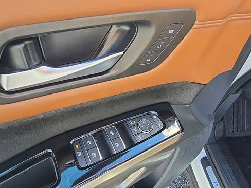 Used 2024 Nissan Pathfinder Platinum image 13