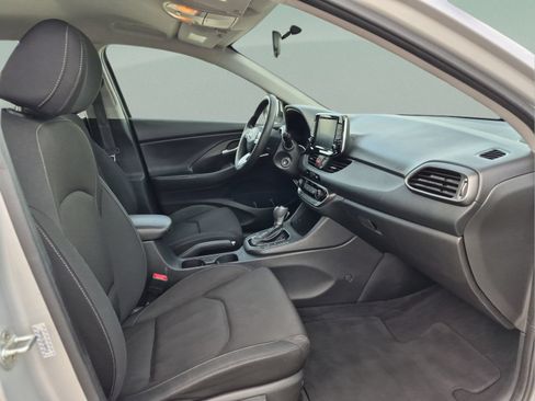 Used 2019 Hyundai Elantra GT FWD image 20