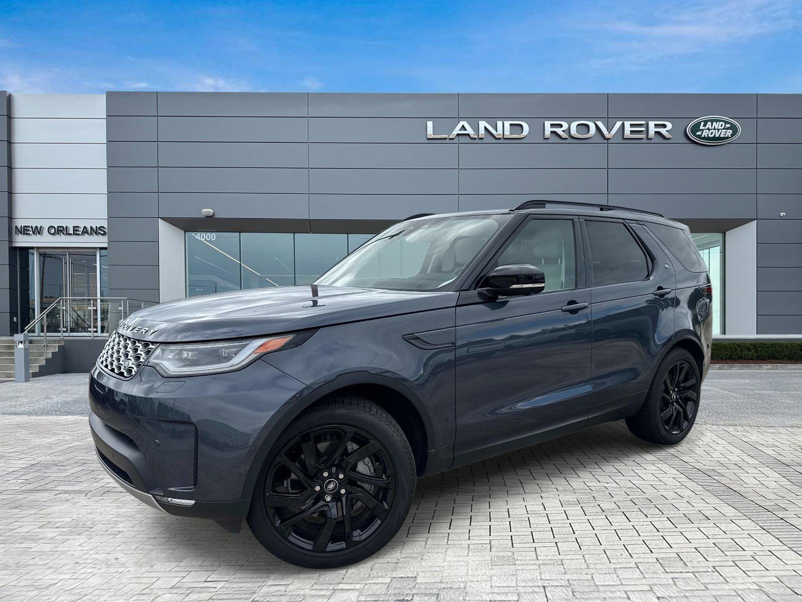 Used 2025 Land Rover Discovery S AWD/4WD image 1