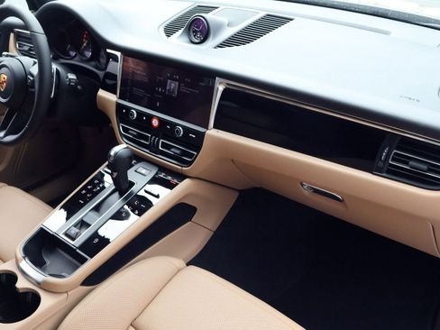 New 2026 Porsche Macan image 25