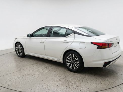 Used 2025 Nissan Altima 2.5 SV FWD image 6