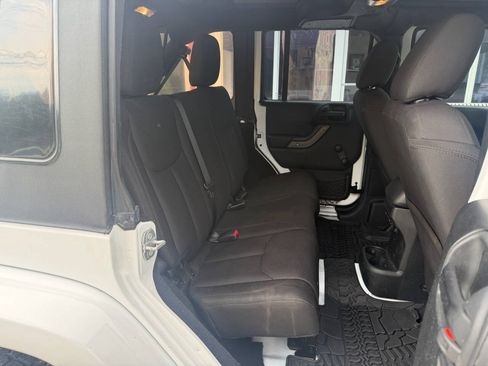 Used 2017 Jeep Wrangler Unlimited Sport w/ Connectivity Group AWD/4WD image 13