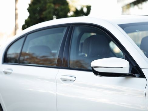 Used 2022 BMW 750i xDrive w/ Luxury Rear Seating Package image 3