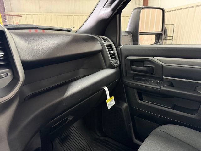 Used 2024 RAM 3500 Tradesman w/ Chrome Appearance Group AWD/4WD image 21