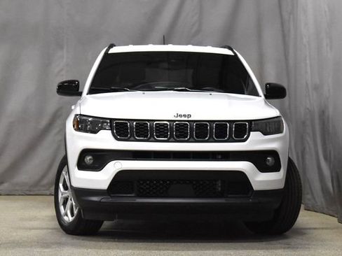 Used 2024 Jeep Compass Latitude image 4