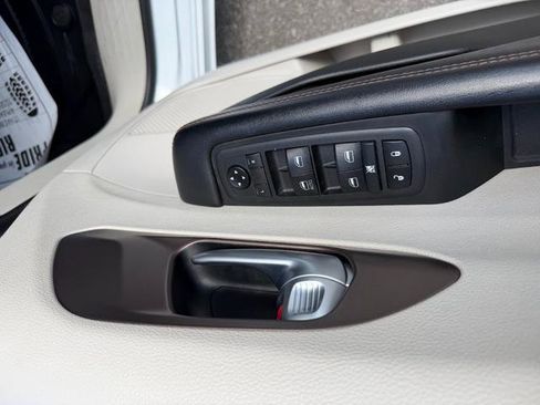 Used 2018 Chrysler Pacifica Touring-L w/ Tire & Wheel Group image 6