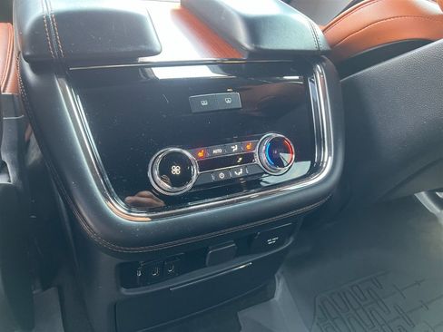Used 2018 Lincoln Navigator Reserve w/ Technology Package AWD/4WD image 8
