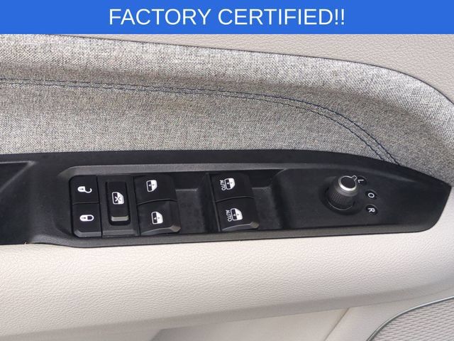 Certified 2024 Jeep Compass Latitude AWD/4WD image 14