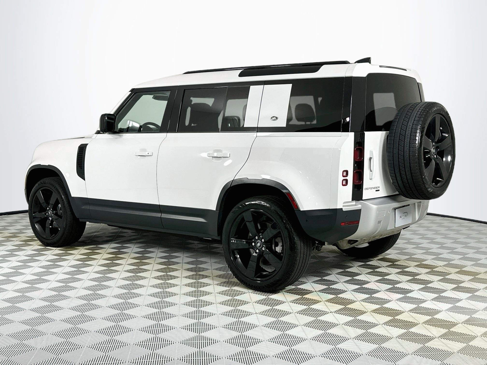 Used 2023 Land Rover Defender 110 SE AWD/4WD image 7