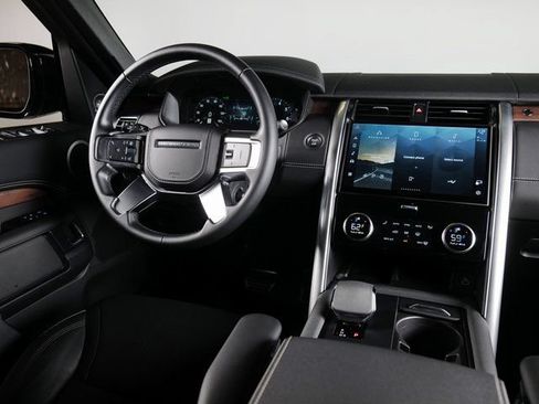 Certified 2025 Land Rover Discovery Dynamic SE AWD/4WD image 11