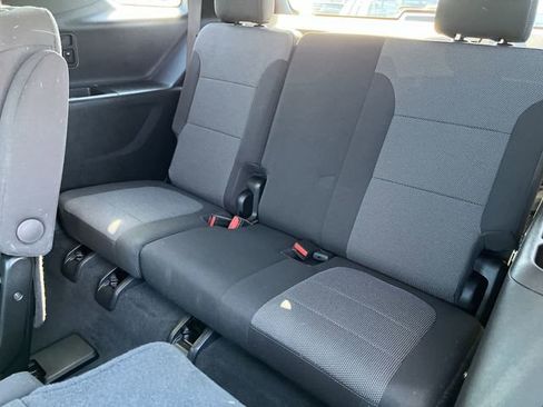 Used 2023 Chevrolet Traverse LT image 26