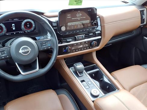 Used 2025 Nissan Pathfinder Platinum image 6