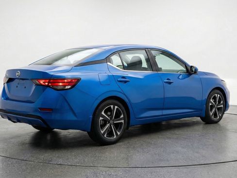 Used 2025 Nissan Sentra SV image 9