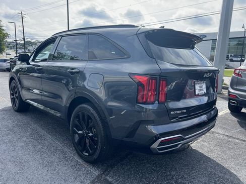 Certified 2023 Kia Sorento SX FWD image 3