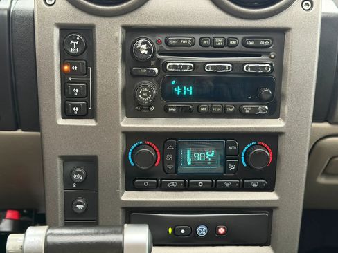 Used 2004 HUMMER H2 w/ Preferred Equipment Group AWD/4WD image 32