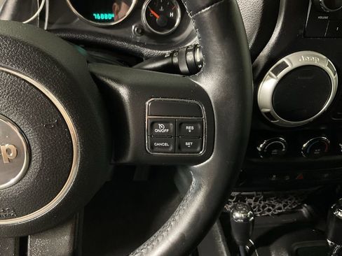 Used 2018 Jeep Wrangler Sahara image 25