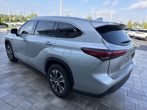 Used 2021 Toyota Highlander XLE FWD image 4