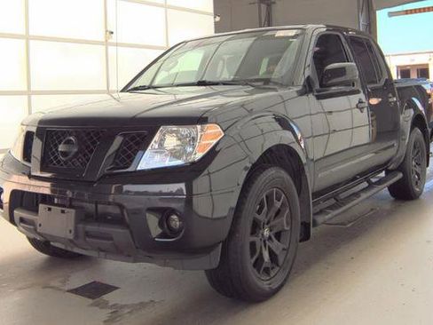 Used 2021 Nissan Frontier SV w/ Midnight Edition Floor Mats image 18