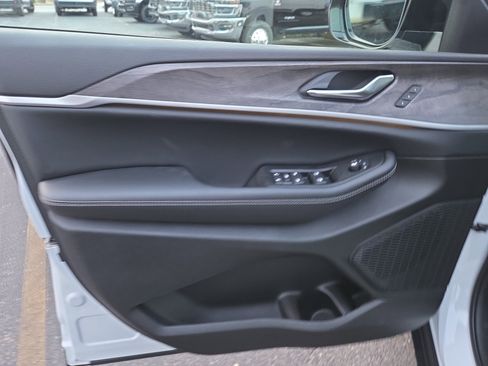 New 2025 Jeep Grand Cherokee L Limited w/ Luxury Tech Group II image 5