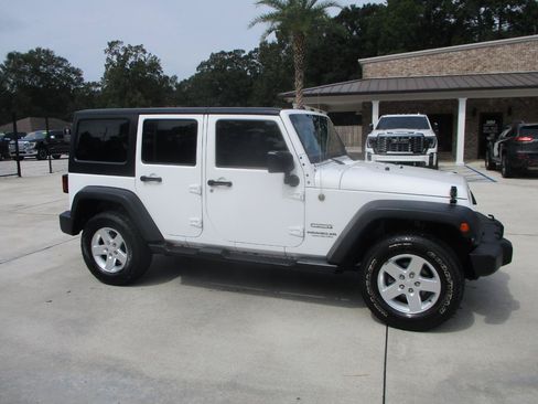 Used 2015 Jeep Wrangler Unlimited Sport w/ Quick Order Package 24S AWD/4WD image 2