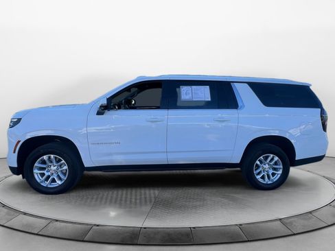 Used 2025 Chevrolet Suburban LT w/ Comfort Package RWD image 4
