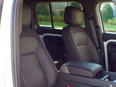 Used 2024 Land Rover Defender 130 X-Dynamic SE image 45