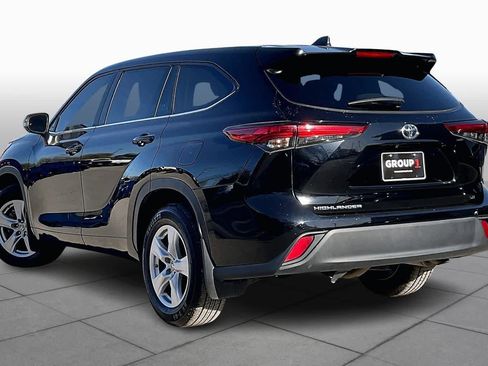 Used 2023 Toyota Highlander LE image 11