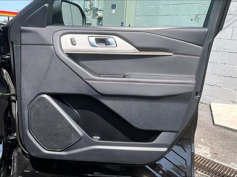 Used 2025 Ford Explorer Active AWD/4WD image 18