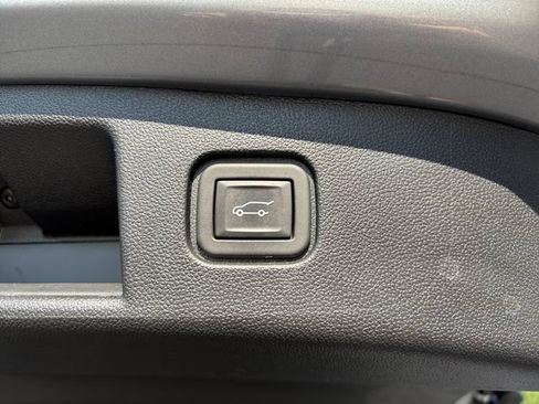 Used 2024 Chevrolet Blazer EV LT AWD/4WD image 17