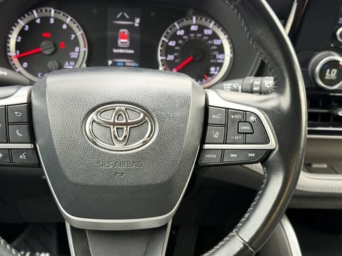 Used 2022 Toyota Highlander LE AWD/4WD image 31