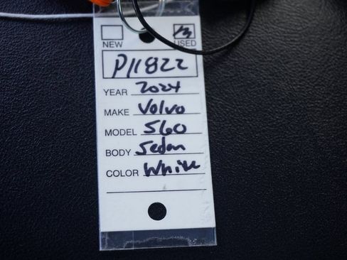 Used 2024 Volvo S60 B5 Plus image 37