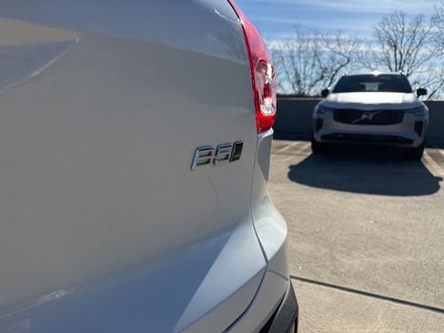 Certified 2025 Volvo XC40 B5 Plus image 38