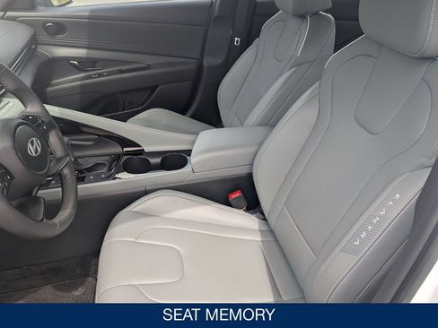 Certified 2025 Hyundai Elantra Limited FWD image 14