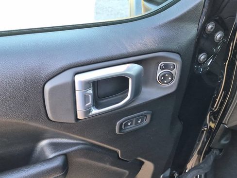 Used 2026 Jeep Wrangler Unlimited Rubicon AWD/4WD image 12
