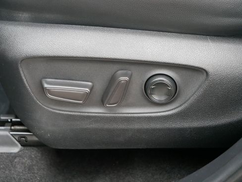 Used 2024 Toyota Highlander Limited image 16