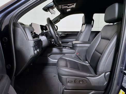 Used 2025 Chevrolet Tahoe LT RWD image 19