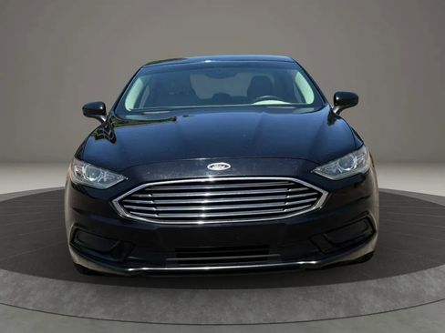 Used 2017 Ford Fusion SE FWD image 3