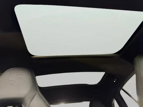 Used 2024 Porsche Panamera image 40