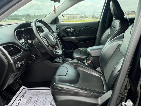 Used 2019 Jeep Cherokee Latitude Plus FWD image 9