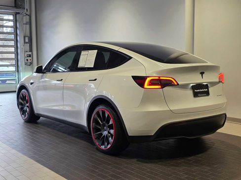 Used 2021 Tesla Model Y Long Range image 3