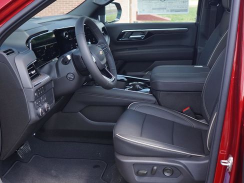 New 2025 Chevrolet Suburban Premier image 26