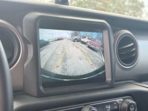 Used 2021 Jeep Wrangler Unlimited Sport image 17