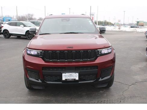 Used 2022 Jeep Grand Cherokee L Laredo image 11