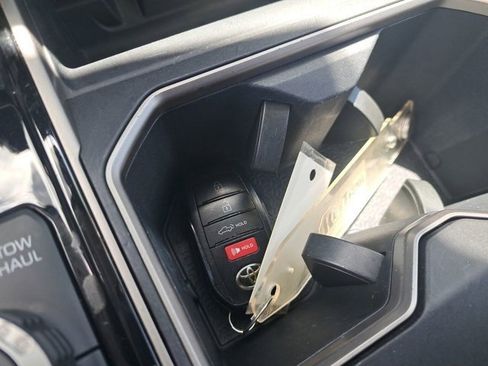 Used 2024 Toyota Tundra Limited image 34