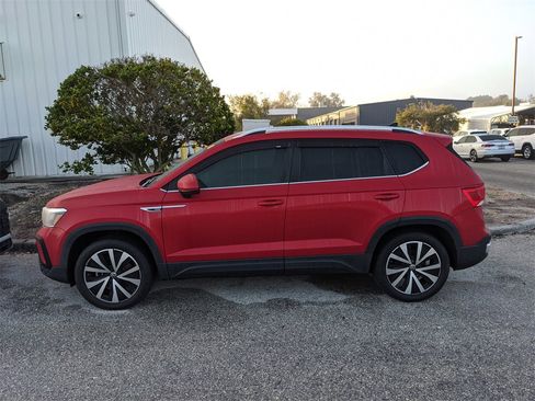 Certified 2022 Volkswagen Taos SE image 3