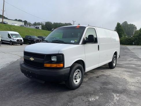 Used 2011 Chevrolet Express 2500 RWD image 4