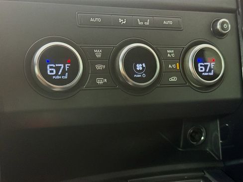 Used 2020 Land Rover Discovery SE image 18